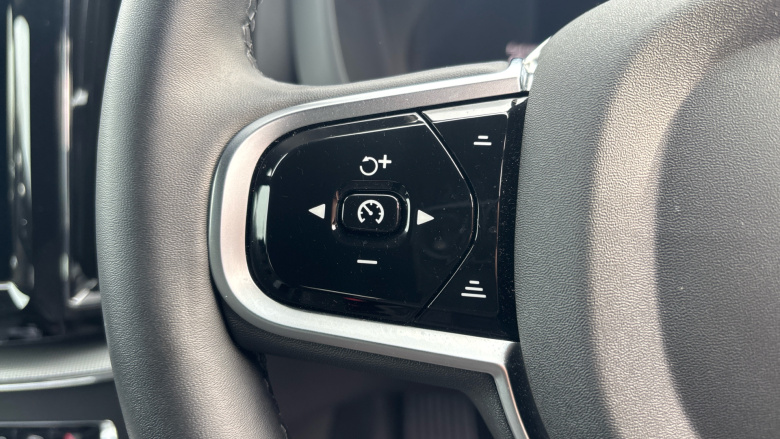 Volvo XC60 2.0 B5P Plus Black Edition 5dr AWD Geartronic Petrol Estate